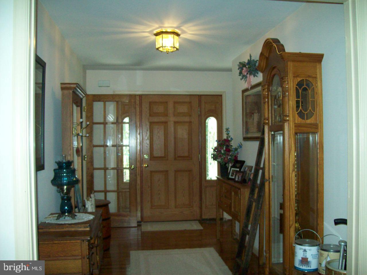 7708 Levin Dashiell Road Hebron, MD 21830 - Photo 18 of 95 Large foyer