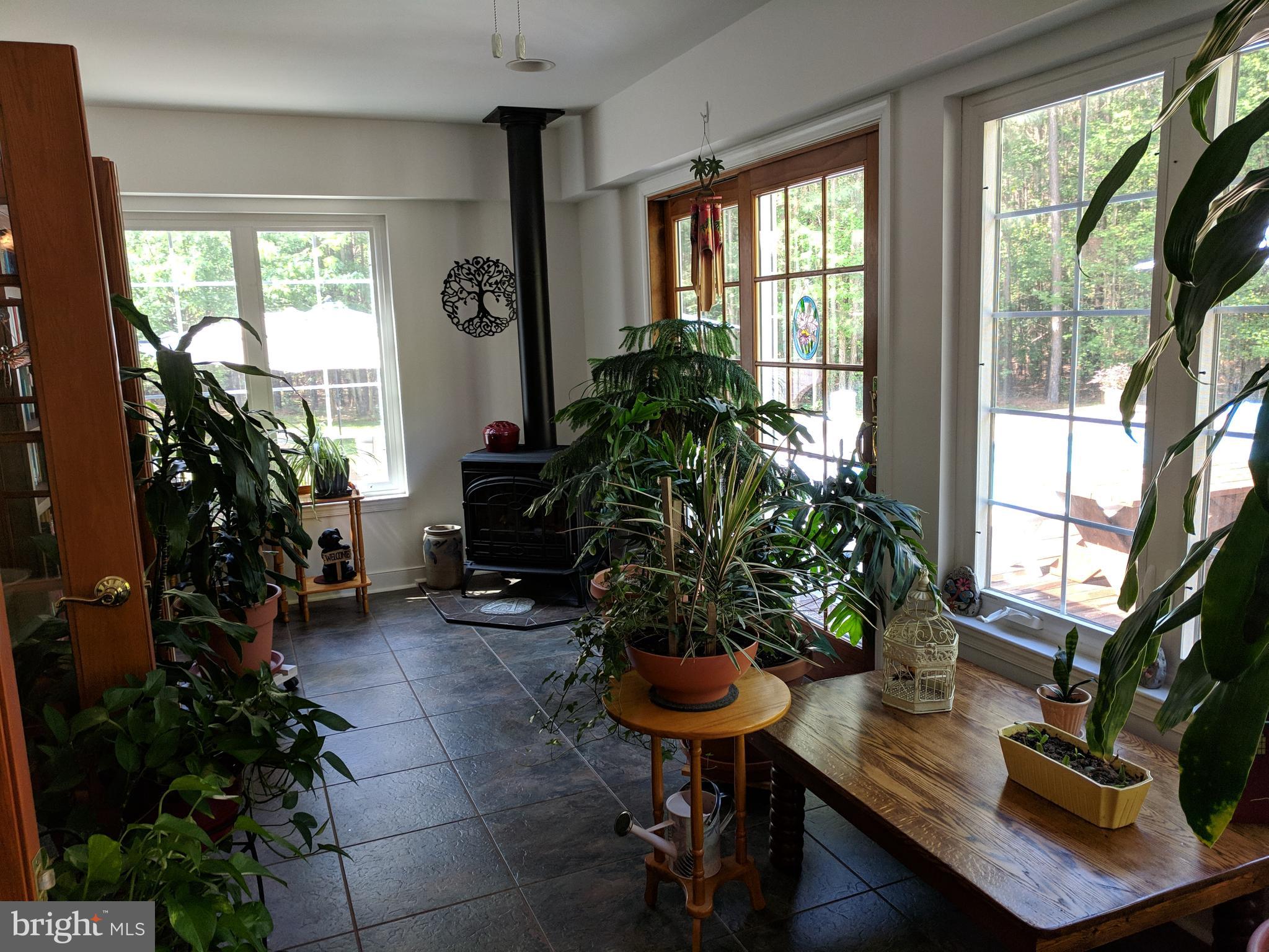 7708 Levin Dashiell Road Hebron, MD 21830 - Photo 33 of 95 Seasonal sun room with sliders to deck