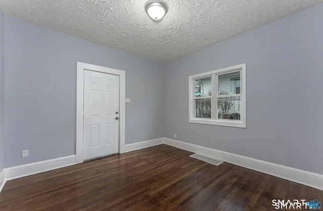 $2,600 | 87 Melrose Avenue, Waterbury, CT 06705