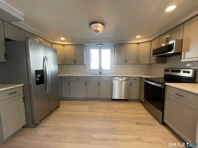 $2,800 | 87 Melrose Avenue, Waterbury, CT 06705