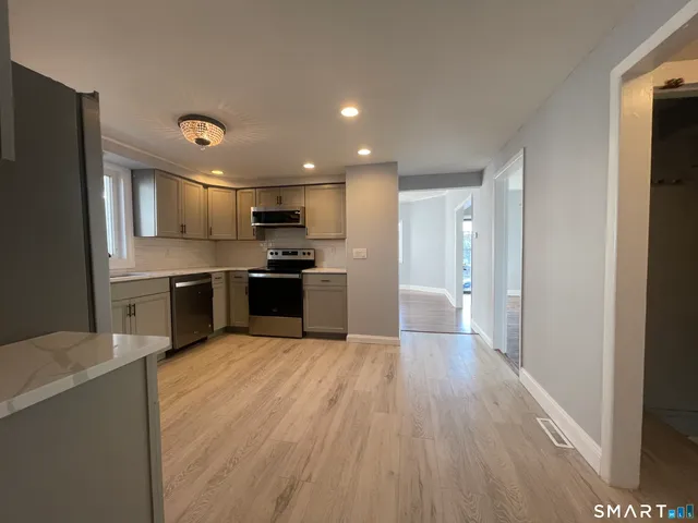 $2,800 | 87 Melrose Avenue, Waterbury, CT 06705