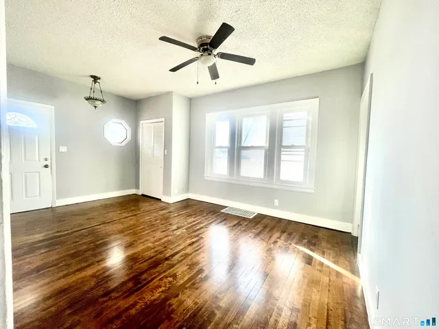 $2,800 | 87 Melrose Avenue, Waterbury, CT 06705