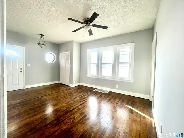 $2,800 | 87 Melrose Avenue, Waterbury, CT 06705