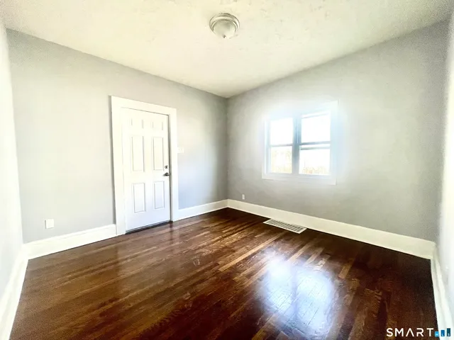 $2,800 | 87 Melrose Avenue, Waterbury, CT 06705