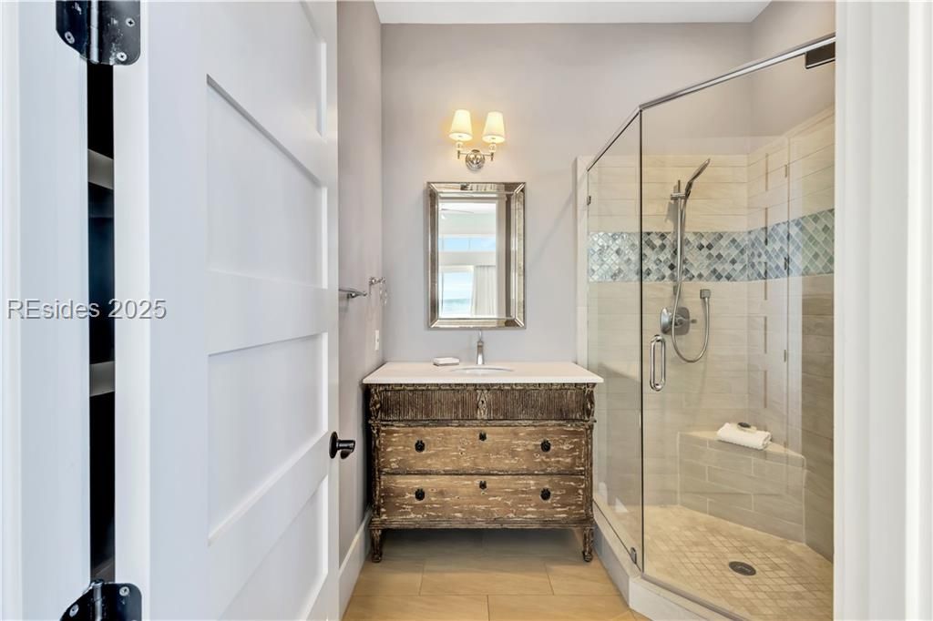 15 Grey Widgeon Road Hilton Head Island, SC 29928 - Photo 47 of 65 Second floor guest suite with full bath