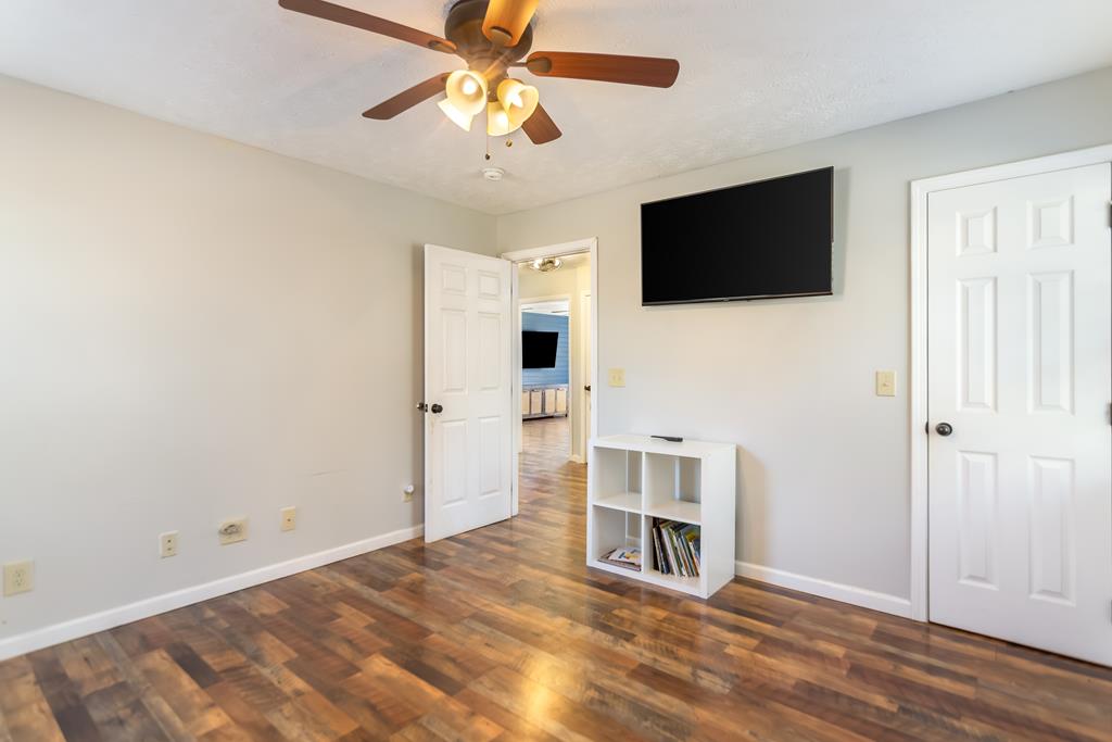 65 Ivy Ridge Ellijay, GA 30536 - Photo 18 of 28 a view of a livingroom with a flat screen tv