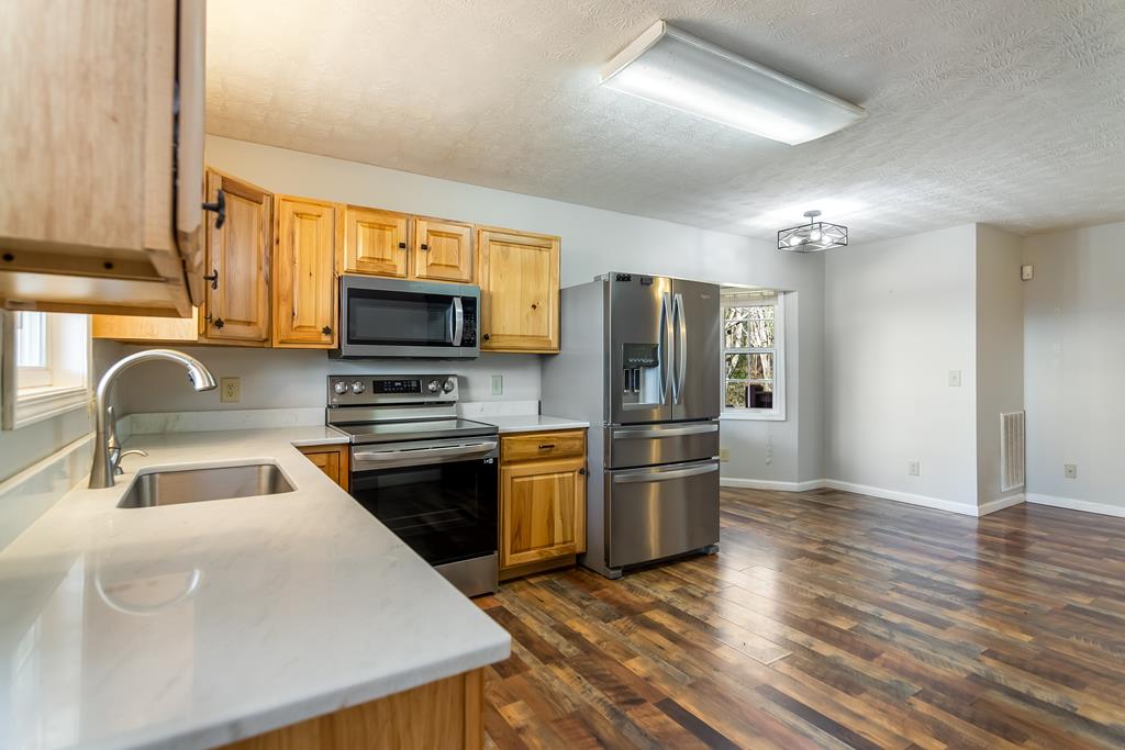 65 Ivy Ridge Ellijay, GA 30536 - Photo 10 of 28 a kitchen with granite countertop a refrigerator stove and sink