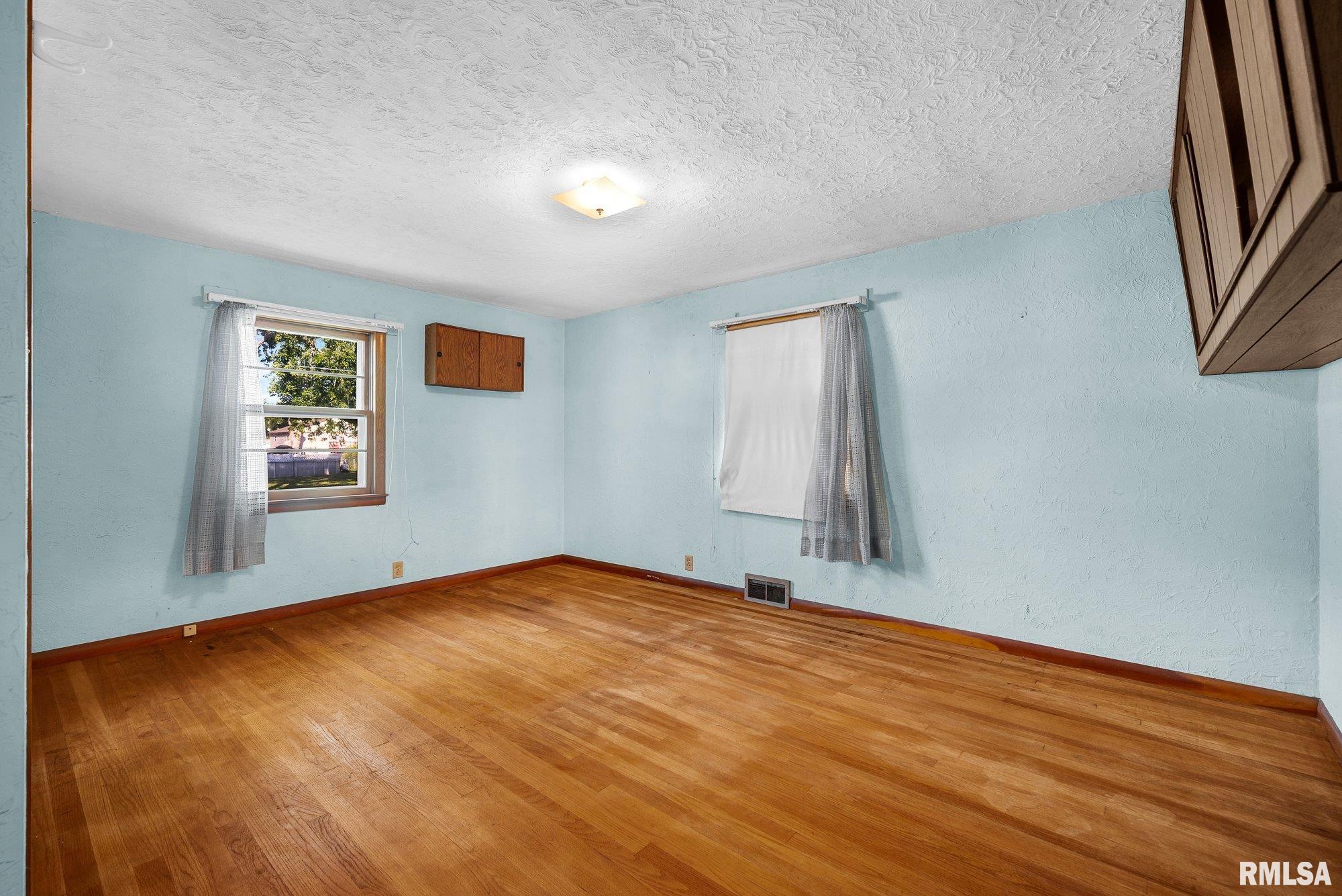 239 North Elmwood Road Farmington, IL 61531 - Photo 12 of 27 Gallery Image 12