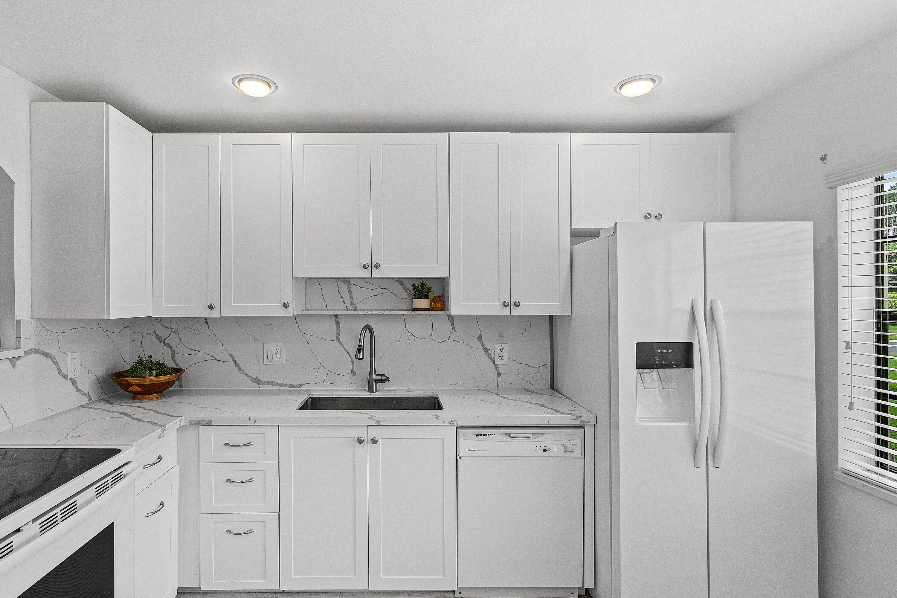 21506 Juego Circle, Unit 28E Boca Raton, FL 33433 - Photo 2 of 33 007-21506JuegoCircle-28E-BocaRaton-FL-33