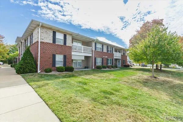 $184,000 | 406 South Church Street, Unit 128, St. Peters, MO 63376