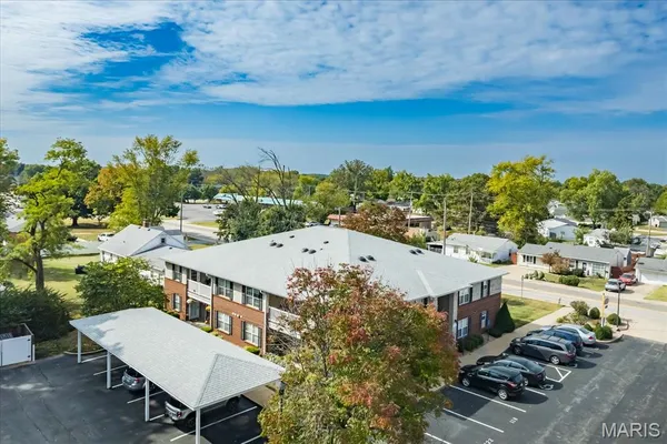$184,000 | 406 South Church Street, Unit 128, St. Peters, MO 63376