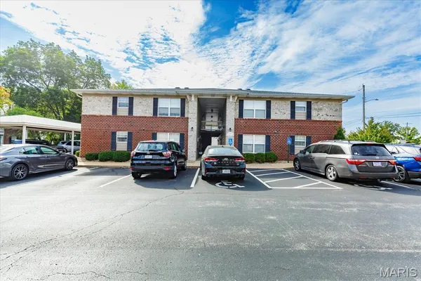 $184,000 | 406 South Church Street, Unit 128, St. Peters, MO 63376