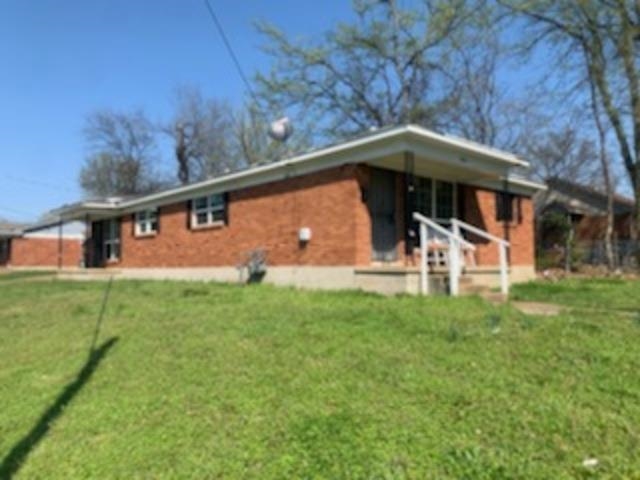 802 Pendleton Street Memphis, TN 38114 - Photo 12 of 22 a front view of a house with garden