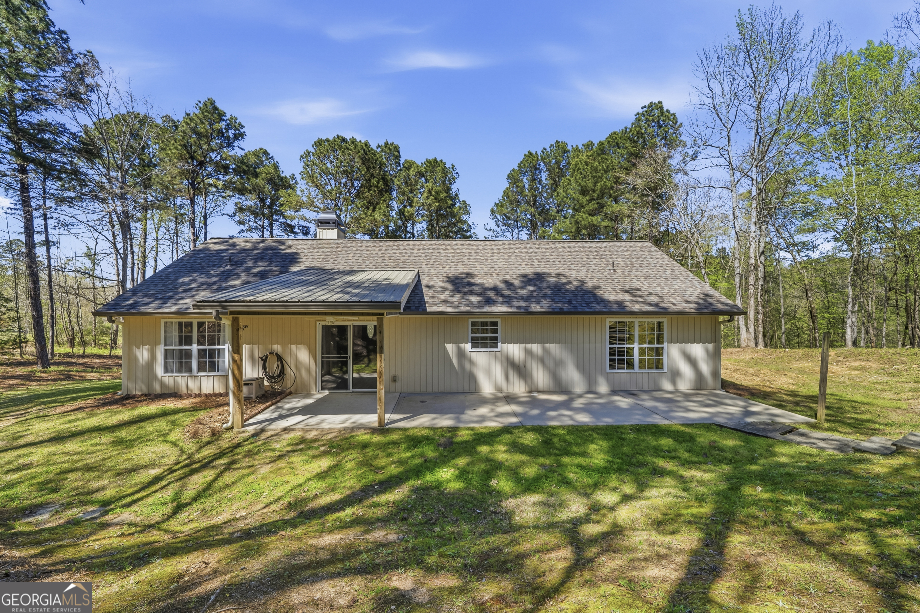 176 Arrowhead Trail Eatonton, GA 31024 - Photo 34 of 45 a front view of a house with garden