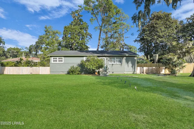 $339,900 | 1109 Old Trail Road, Beaufort, SC 29902