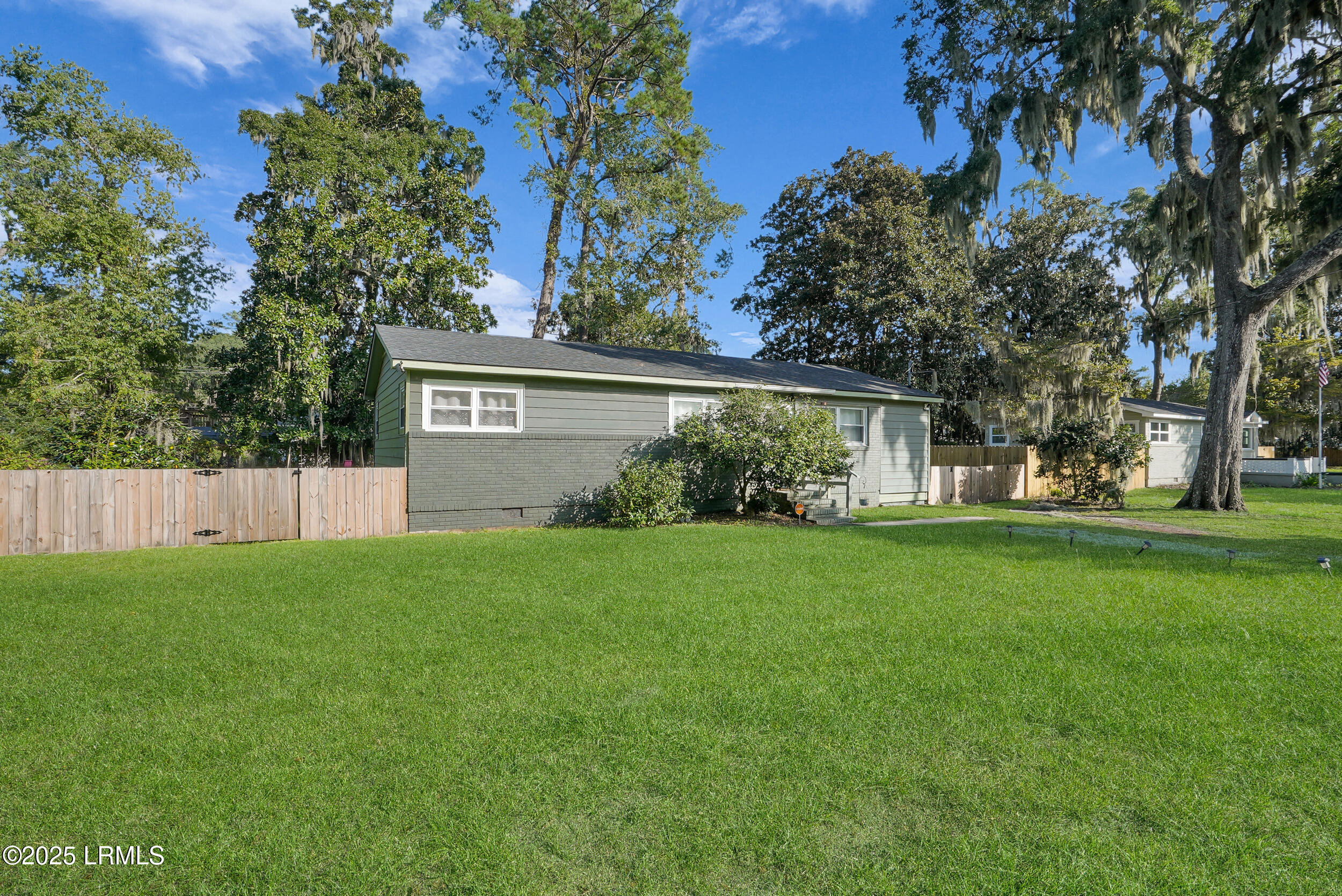 1109 Old Trail Road Beaufort, SC 29902 - Photo 2 of 23 5_dsc00870-1