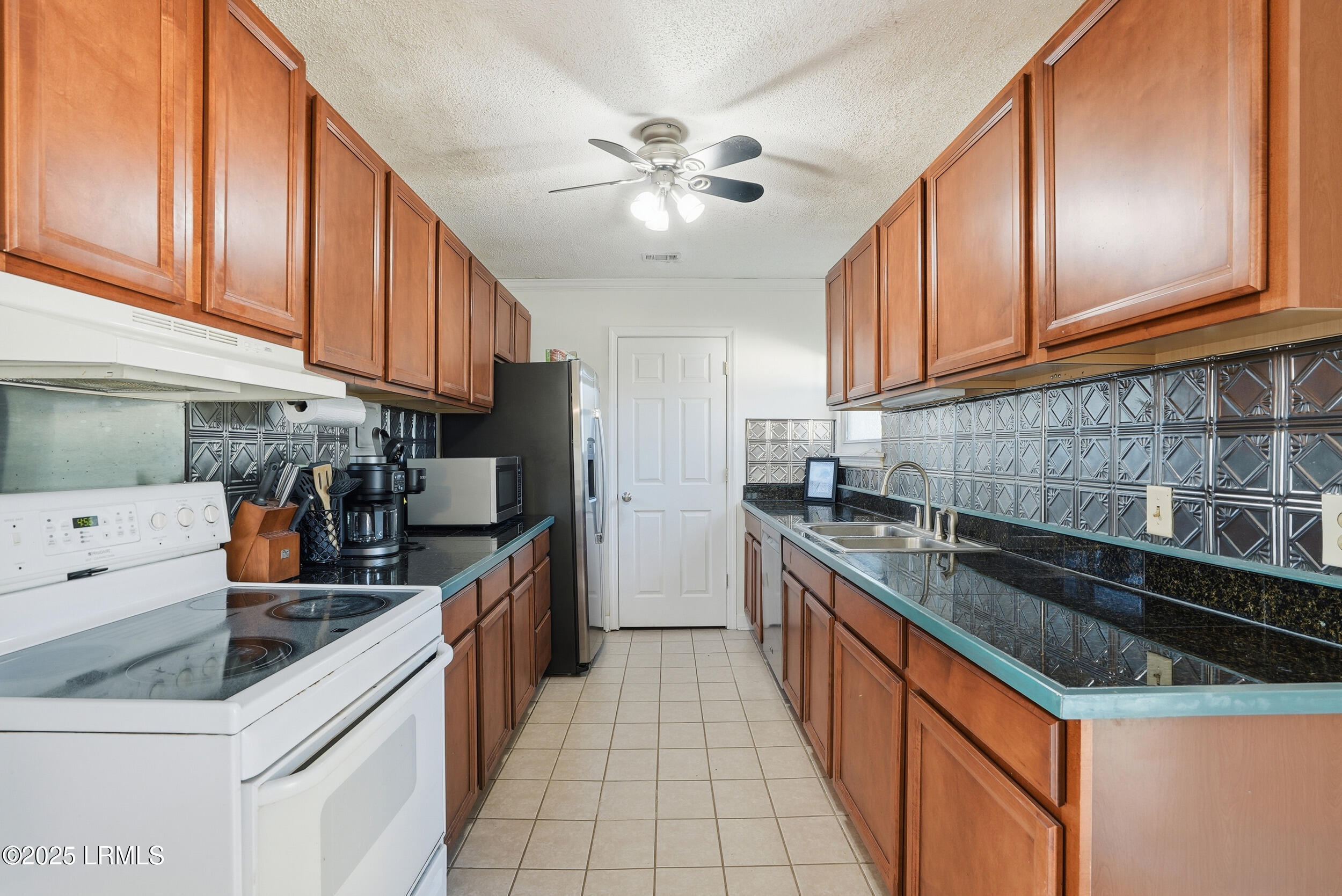 1109 Old Trail Road Beaufort, SC 29902 - Photo 8 of 23 19_ecp_013