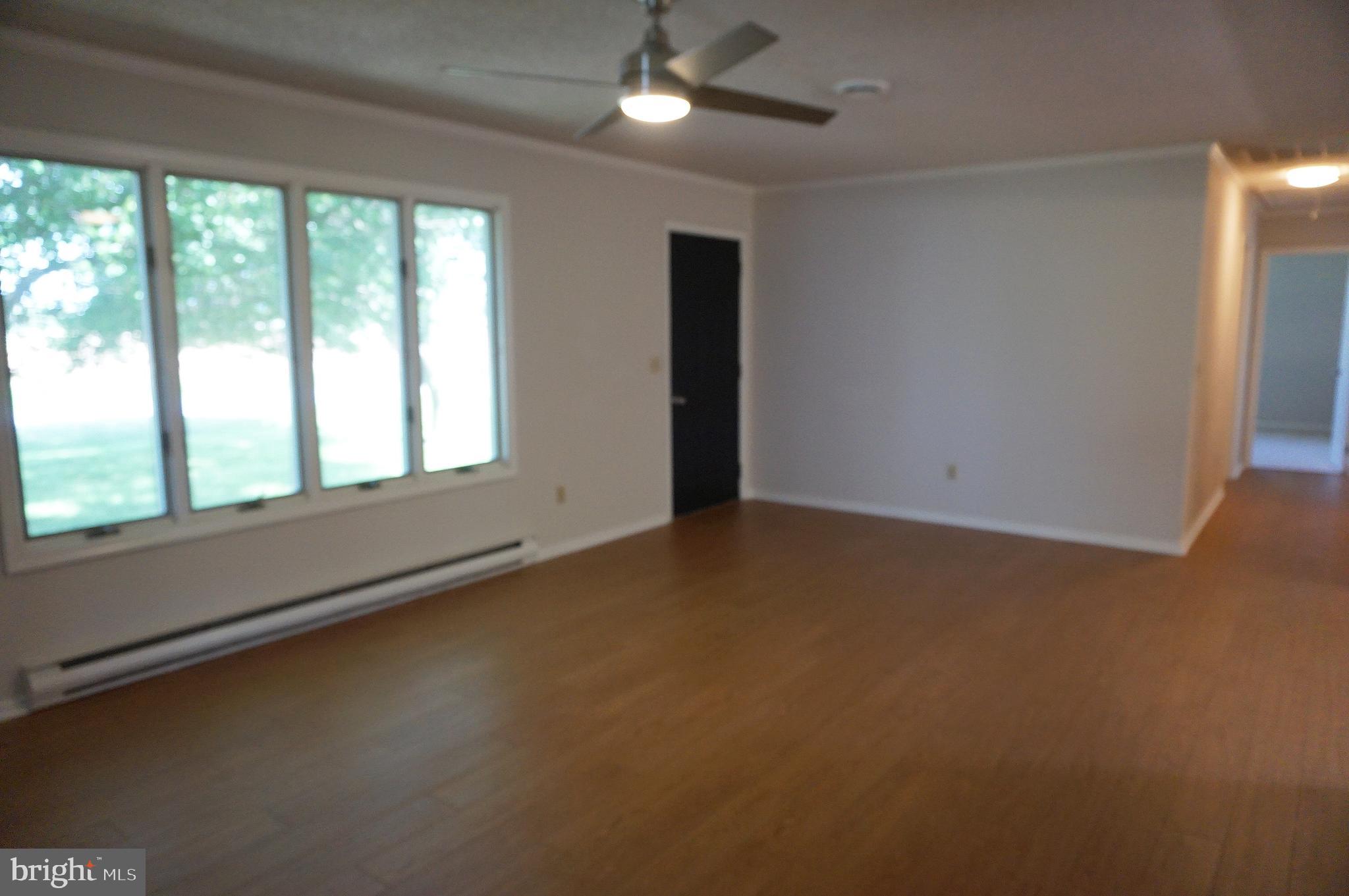 1605 Stone Boundary Road Cambridge, MD 21613 - Photo 3 of 25 Living Room