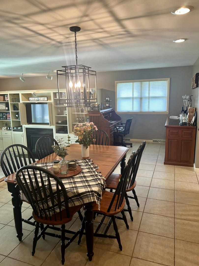 672 West Karen Drive Decatur, IL 62526 - Photo 5 of 45