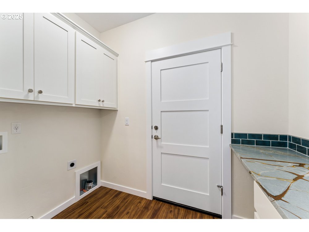 1241 Lighthouse Lane Brookings, OR 97415 - Photo 18 of 32 a view of kitchen with wooden floor