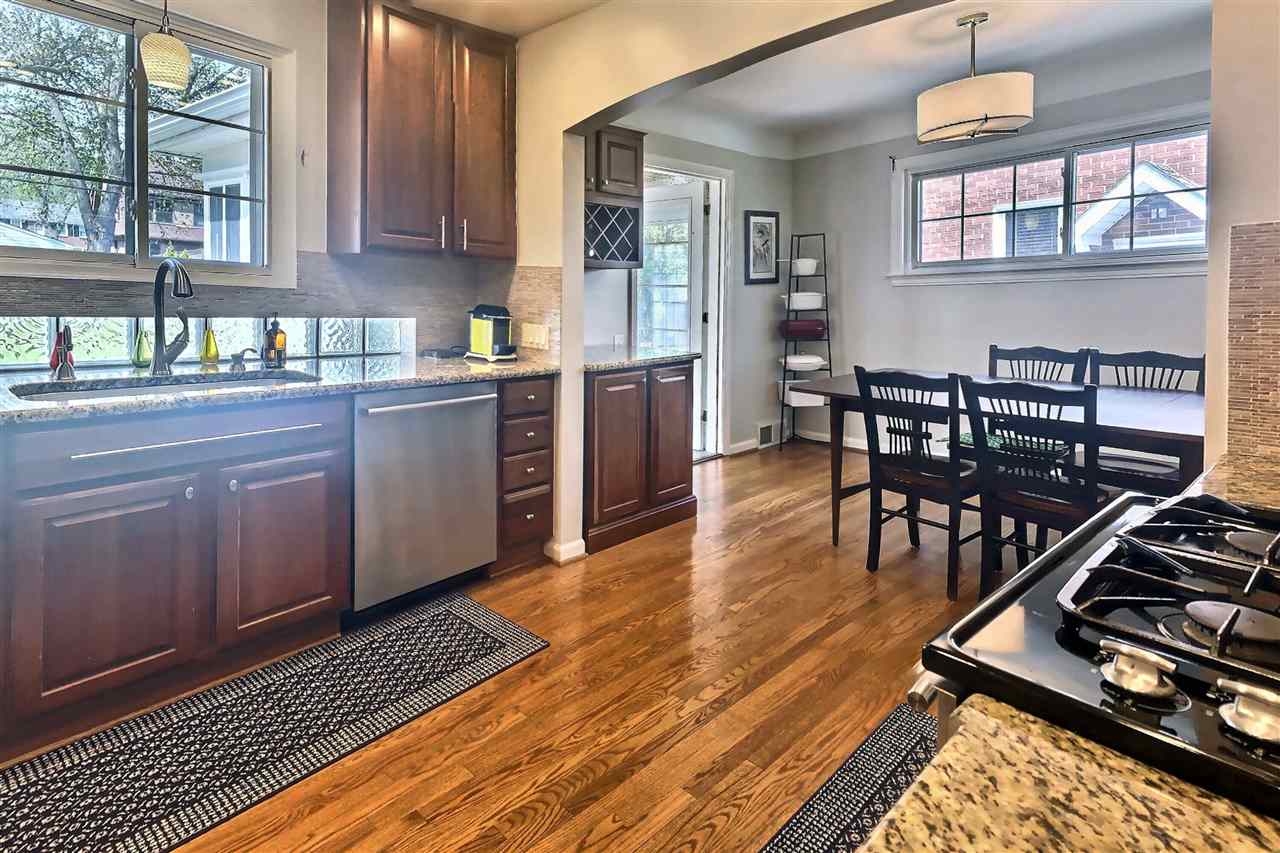 881 Lincoln Road Grosse Pointe, MI 48230 - Photo 4 of 18 50011903-3.JPG