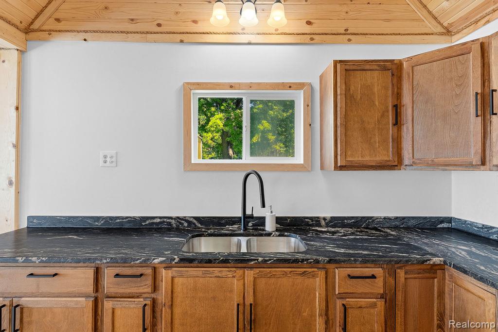 6256 Turner Road Flushing, MI 48433 - Photo 12 of 41