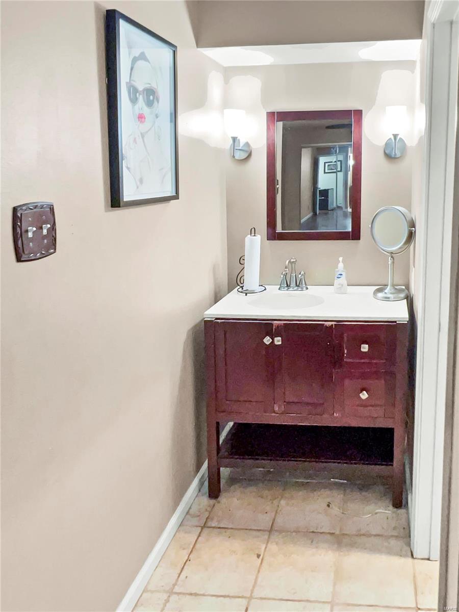 7056 Howdershell Road Hazelwood, MO 63042 - Photo 22 of 31 Gallery Image 22