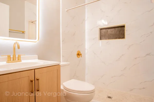 $160,000 | 6616 West 64th Place, Unit 1E, Chicago, IL 60638