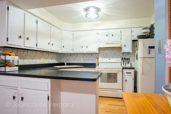 $160,000 | 6616 West 64th Place, Unit 1E, Chicago, IL 60638