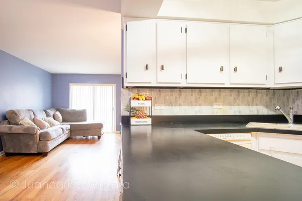 $160,000 | 6616 West 64th Place, Unit 1E, Chicago, IL 60638