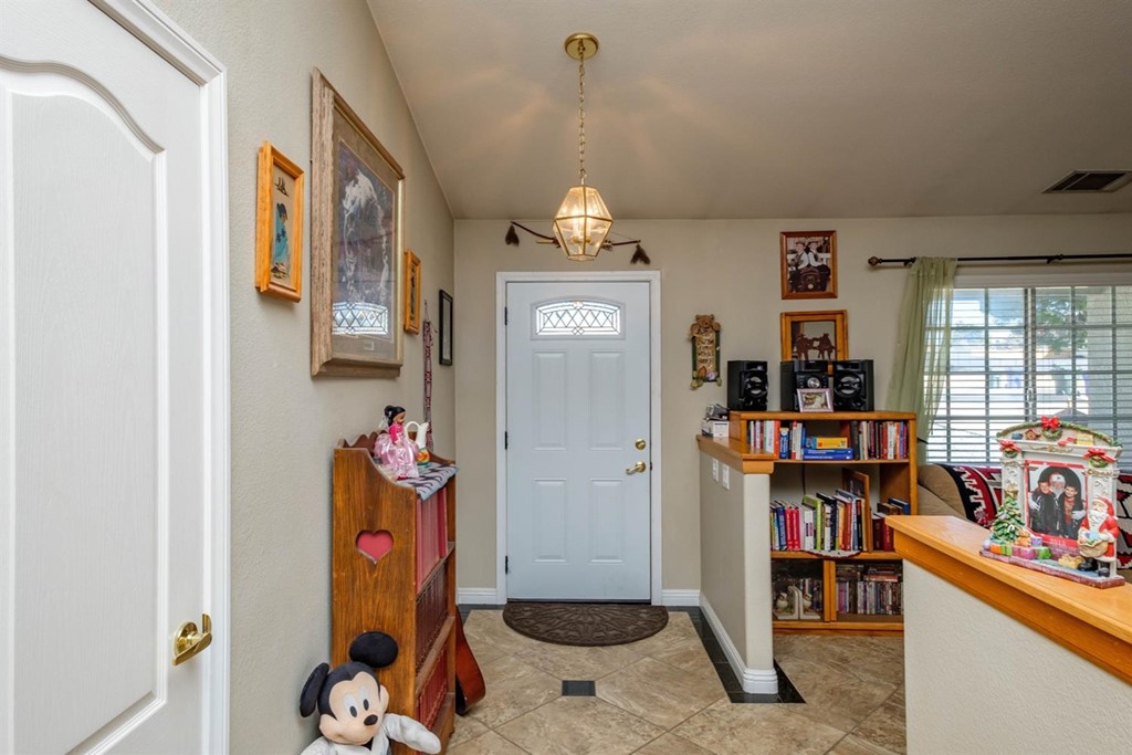 14820 Kokomo Road Apple Valley, CA 92307 - Photo 7 of 62