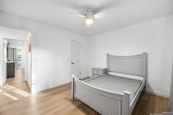 a view of utility room