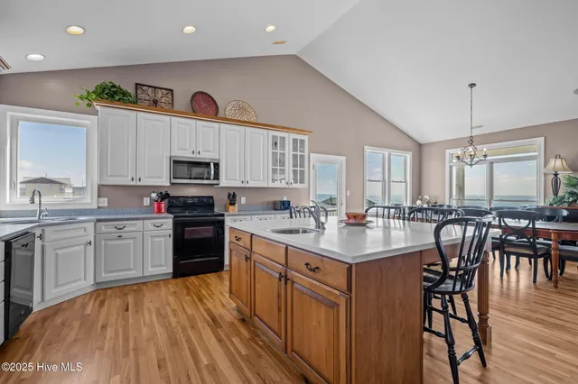 $2,950,000 | 1608 Ocean Drive, Emerald Isle, NC 28594