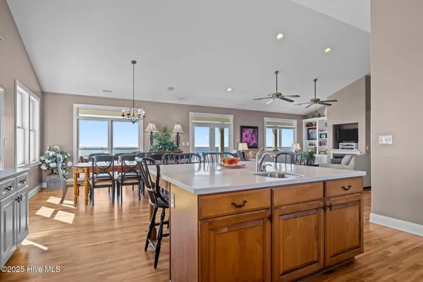 $2,950,000 | 1608 Ocean Drive, Emerald Isle, NC 28594