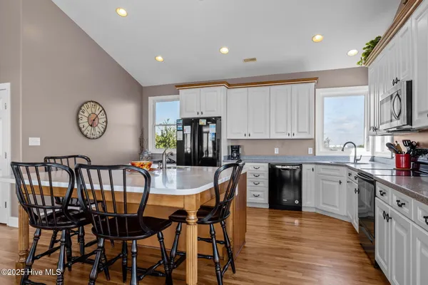 $2,950,000 | 1608 Ocean Drive, Emerald Isle, NC 28594