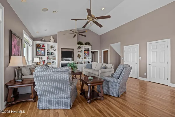 $2,950,000 | 1608 Ocean Drive, Emerald Isle, NC 28594