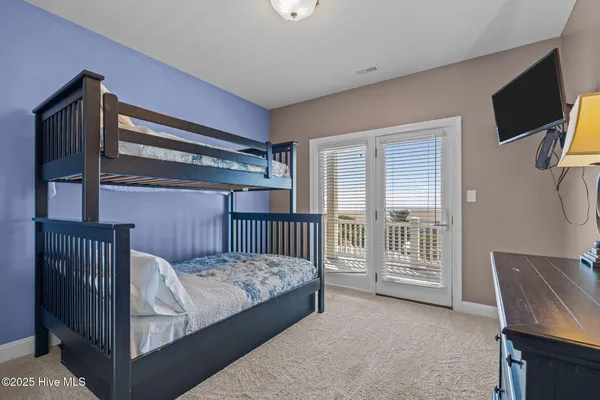$2,950,000 | 1608 Ocean Drive, Emerald Isle, NC 28594
