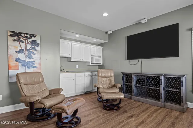 $2,950,000 | 1608 Ocean Drive, Emerald Isle, NC 28594