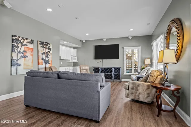 $2,950,000 | 1608 Ocean Drive, Emerald Isle, NC 28594