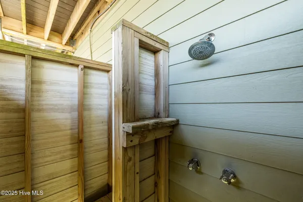 $2,950,000 | 1608 Ocean Drive, Emerald Isle, NC 28594