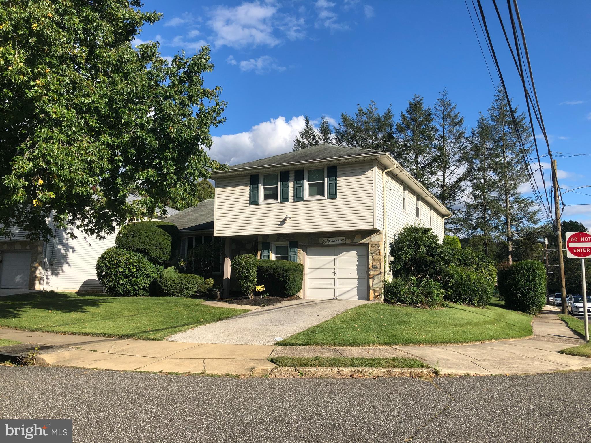 8701 Autumn Road Philadelphia, PA 19115 - Photo 1 of 55 Corner Split with Vinyl Siding
