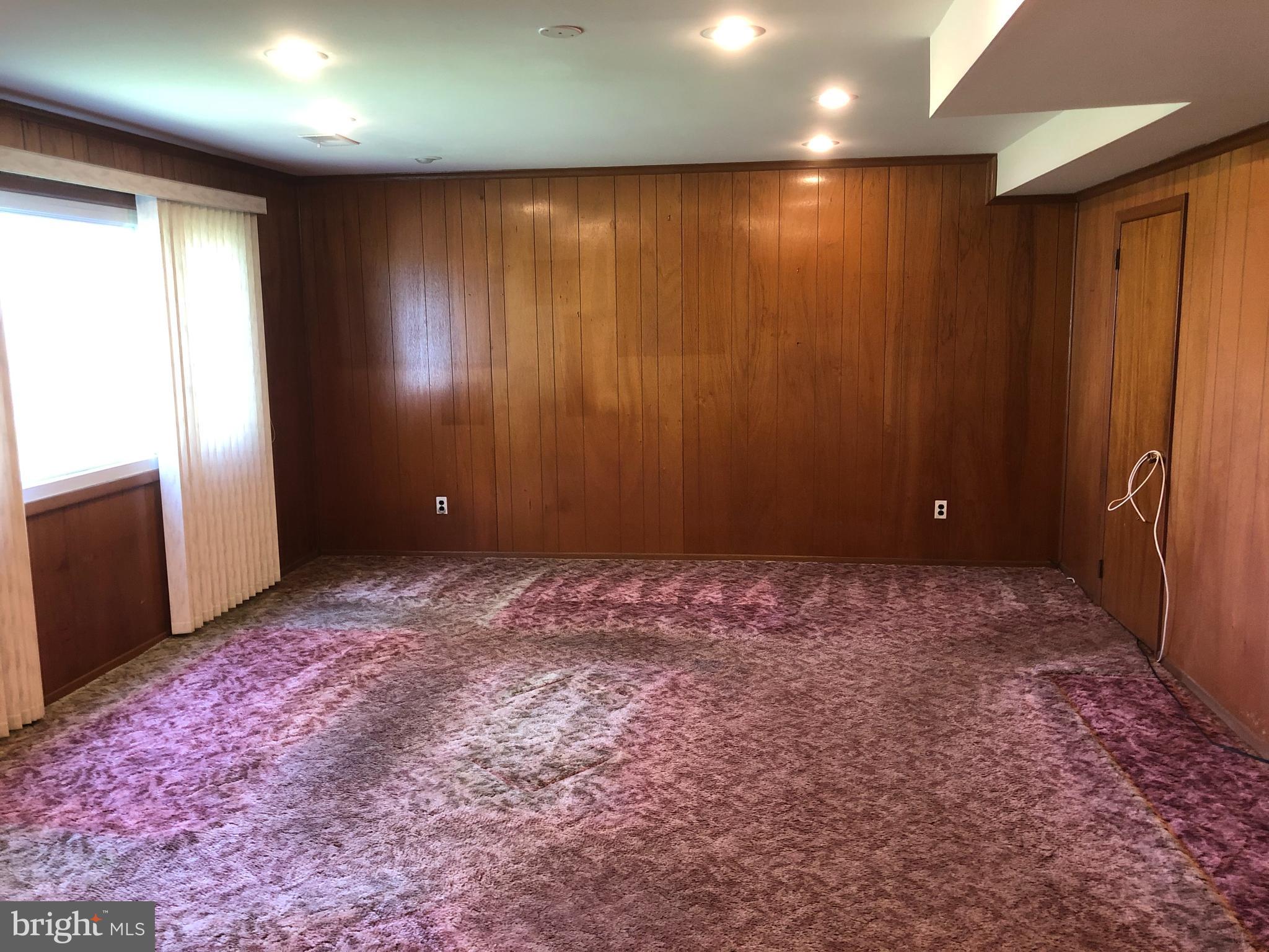 8701 Autumn Road Philadelphia, PA 19115 - Photo 13 of 55 First Floor - Large Family Room