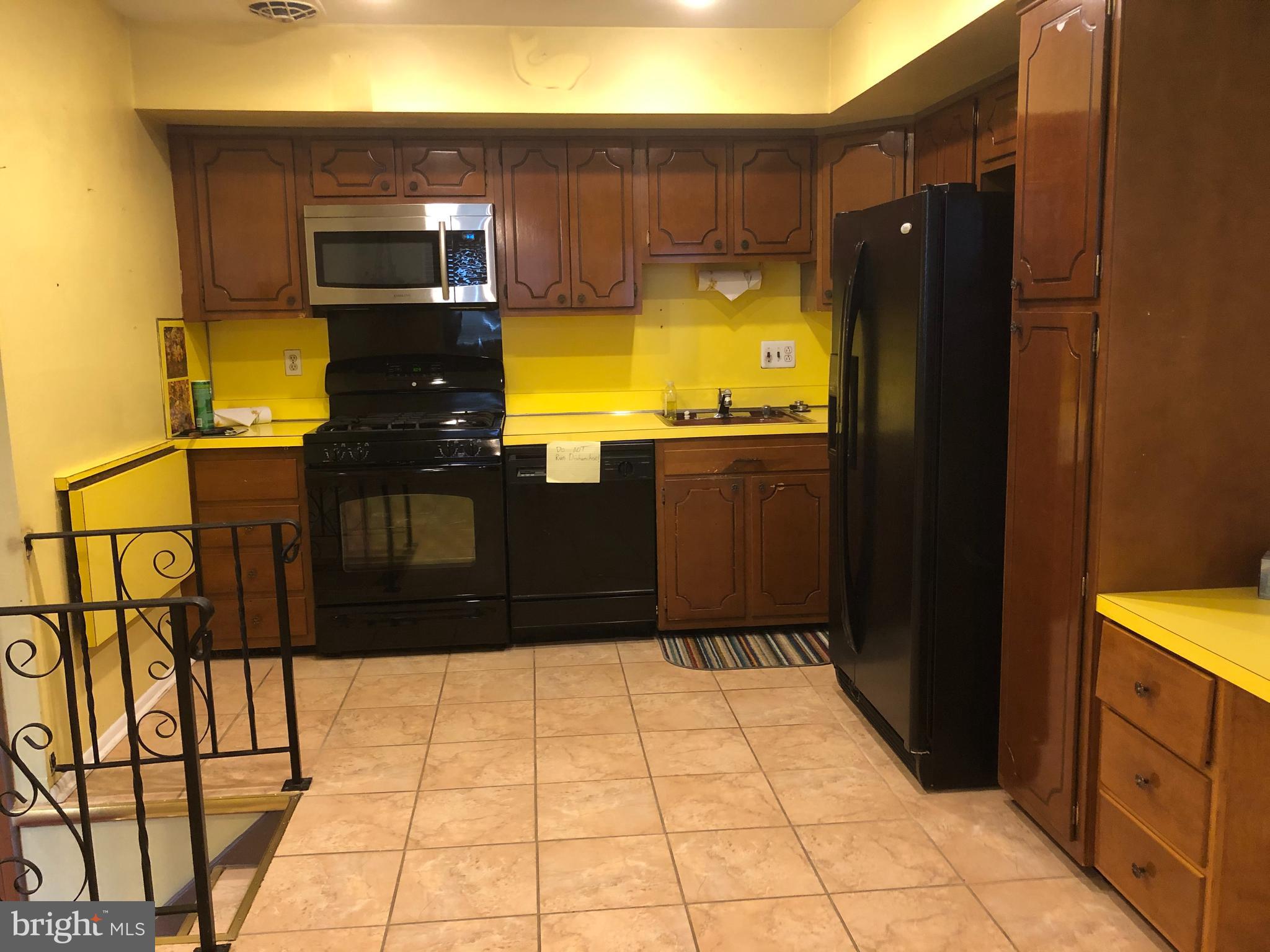 8701 Autumn Road Philadelphia, PA 19115 - Photo 21 of 55 Eat - in Kitchen