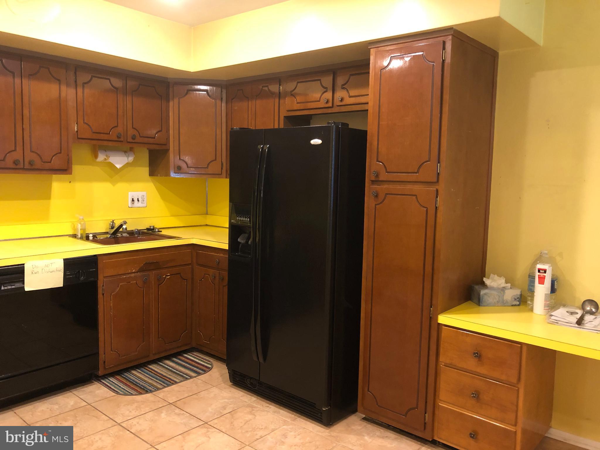 8701 Autumn Road Philadelphia, PA 19115 - Photo 22 of 55 Eat-in Kitchen w/wood cabinets