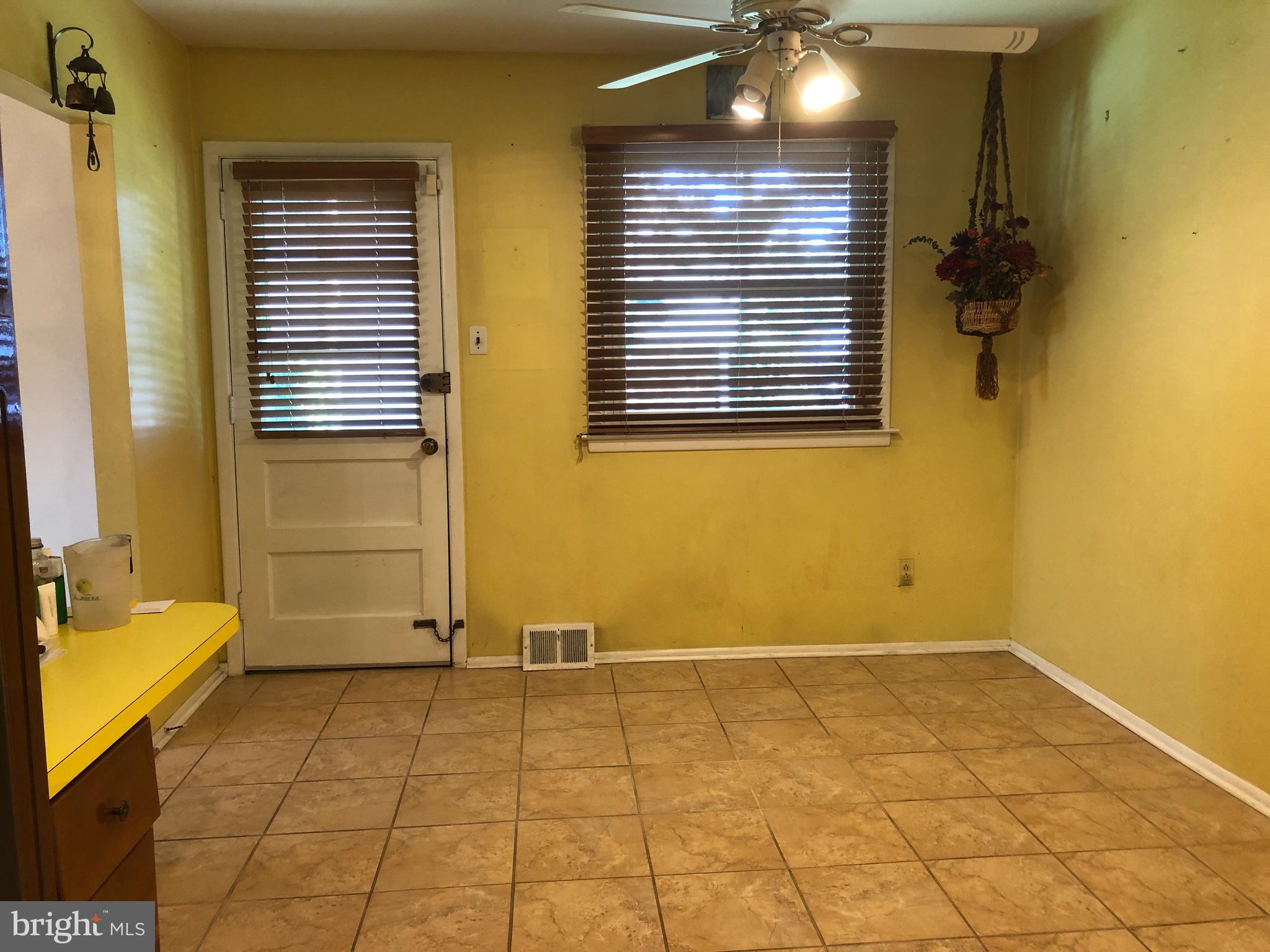 8701 Autumn Road Philadelphia, PA 19115 - Photo 23 of 55 Eating Area in Kitchen, Ceiling Fan & Exit