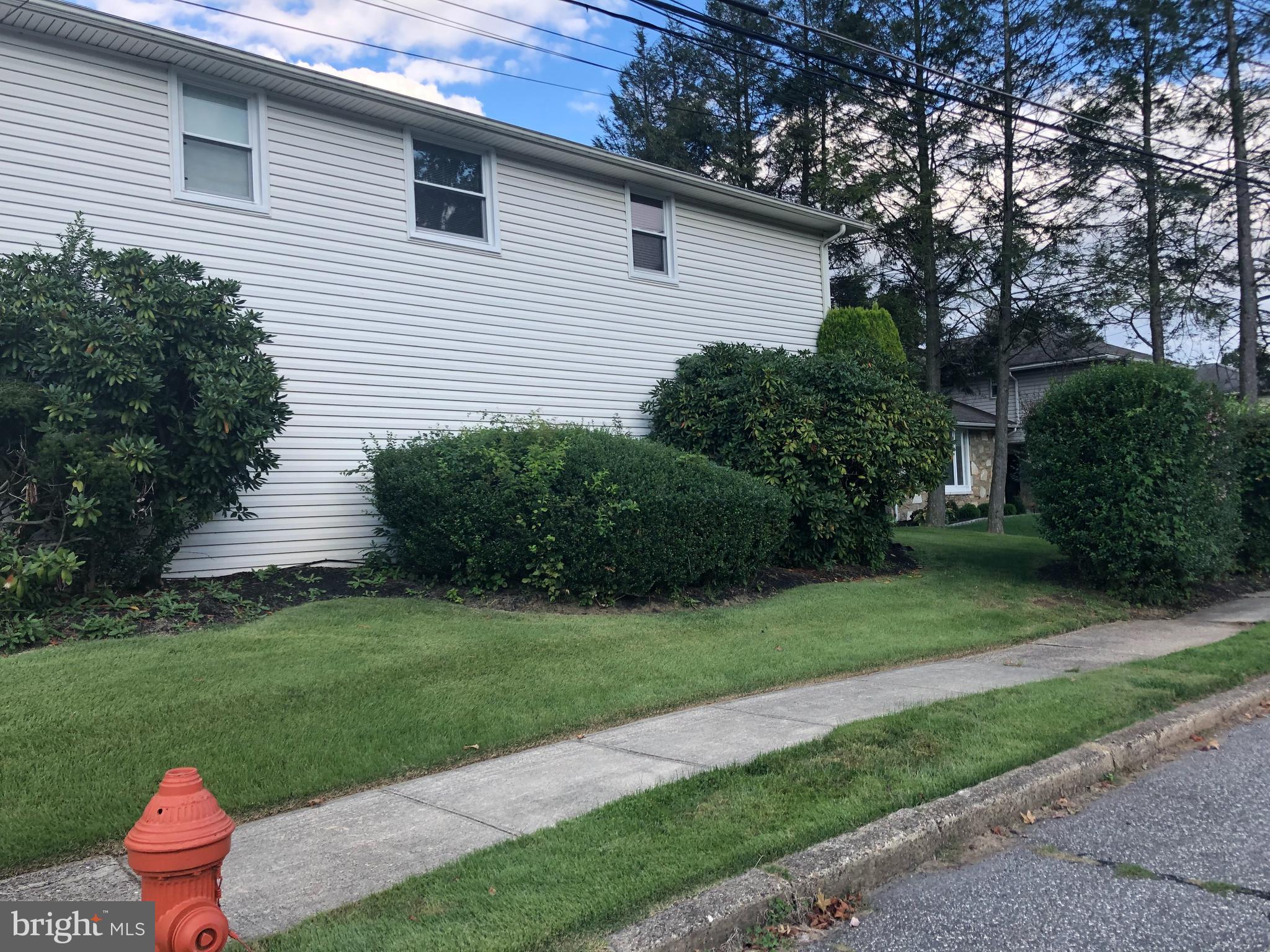 8701 Autumn Road Philadelphia, PA 19115 - Photo 6 of 55 Exterior Side