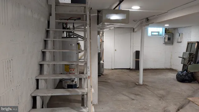 a view of a hallway with closet