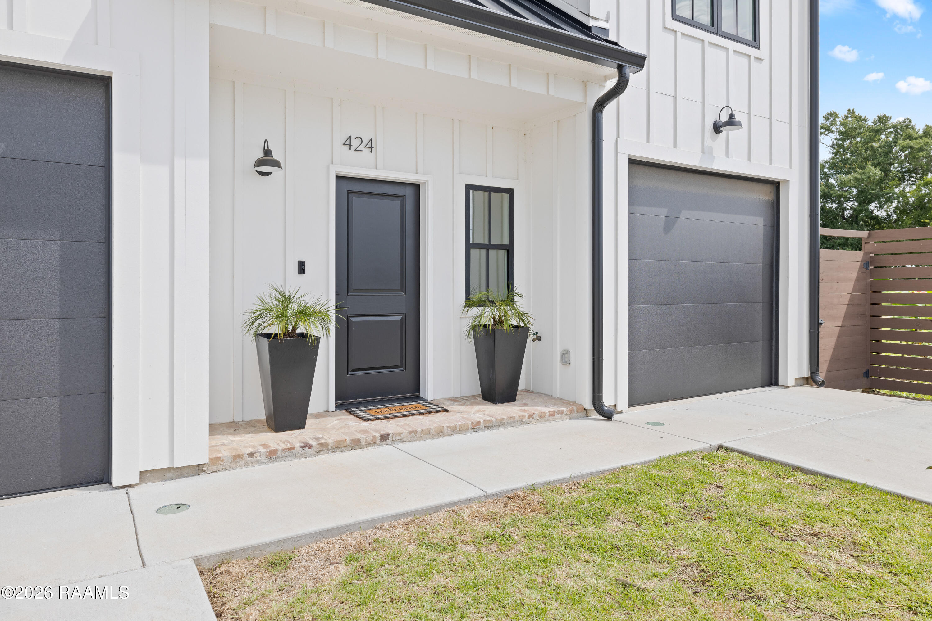 424 Eraste Landry Road Lafayette, LA 70506 - Photo 3 of 34