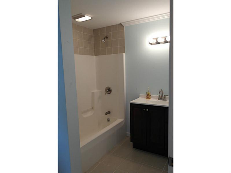 402 Crooked Road Bar Harbor, ME 04609 - Photo 14 of 23 Bathroom.