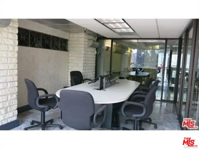 a black and white photo of a living room